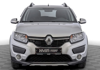 Подержанный автомобиль Renault Sandero 2018 года (2 фото)