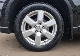 Подержанный автомобиль Nissan X-Trail 2010 года (9 фото)