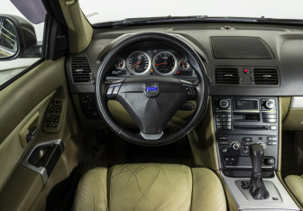 Подержанный автомобиль Volvo XC90 2012 года (11 фото)