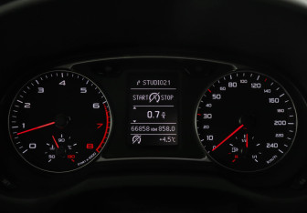 Подержанный автомобиль Audi A1 2012 года (11 фото)