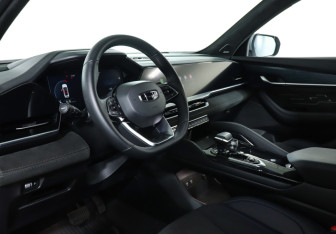 Подержанный автомобиль Geely Monjaro 2024 года (12 фото)