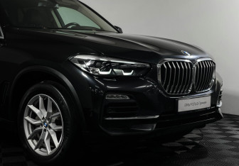 Подержанный автомобиль BMW X5 2020 года (21 фото)