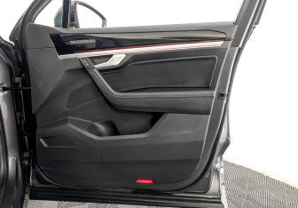 Подержанный автомобиль Volkswagen Touareg 2020 года (25 фото)