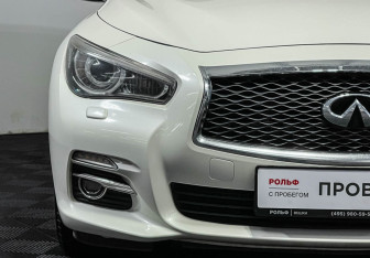 Подержанный автомобиль Infiniti Q50 2016 года (19 фото)