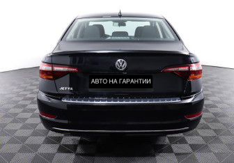 Подержанный автомобиль Volkswagen Jetta Sedan 2019 года (6 фото)