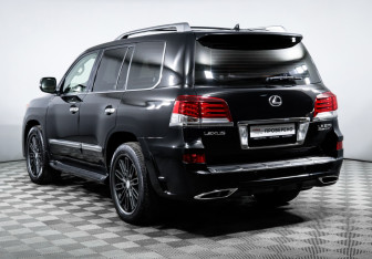 Подержанный автомобиль Lexus LX 2013 года (7 фото)