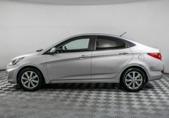 Подержанный автомобиль Hyundai Solaris Sedan 2013 года (8 фото)