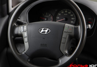 Подержанный автомобиль Hyundai Grand Starex 2014 года (12 фото)