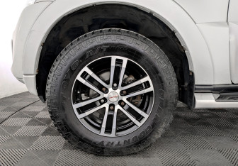 Подержанный автомобиль Mitsubishi Pajero 2014 года (18 фото)