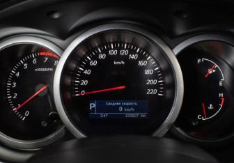 Подержанный автомобиль Suzuki Grand Vitara 2008 года (12 фото)