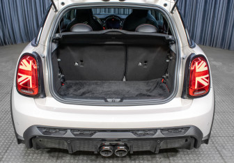 Подержанный автомобиль MINI Hatch 2021 года (9 фото)