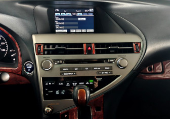 Подержанный автомобиль Lexus RX 2010 года (14 фото)