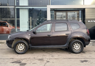 Подержанный автомобиль Renault Duster 2016 года (8 фото)