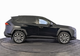 Подержанный автомобиль Toyota RAV4 2022 года (4 фото)