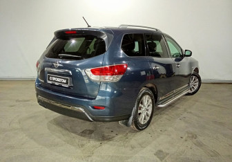 Подержанный автомобиль Nissan Pathfinder 2015 года (4 фото)