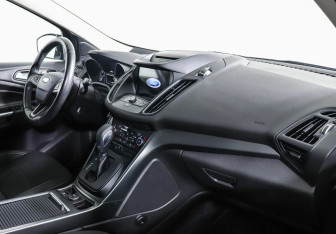 Подержанный автомобиль Ford Kuga 2017 года (5 фото)