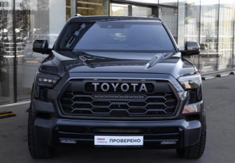 Подержанный автомобиль Toyota Sequoia 2022 года (2 фото)