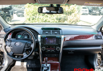 Подержанный автомобиль Toyota Camry Sedan 2013 года (10 фото)
