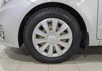 Подержанный автомобиль Kia Rio Sedan 2017 года (12 фото)