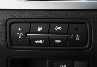 Подержанный автомобиль Genesis G80 2019 года (16 фото)