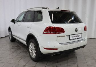 Подержанный автомобиль Volkswagen Touareg 2012 года (6 фото)