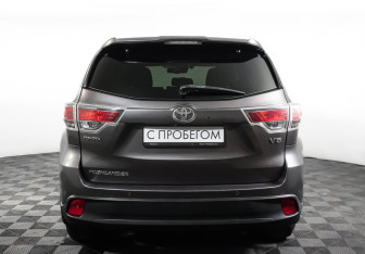 Подержанный автомобиль Toyota Highlander 2015 года (6 фото)