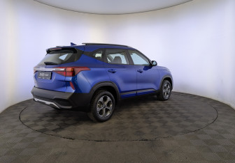 Подержанный автомобиль Kia Seltos 2022 года (5 фото)