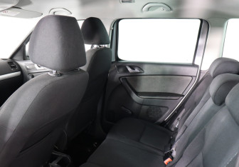 Подержанный автомобиль Skoda Yeti 2013 года (12 фото)