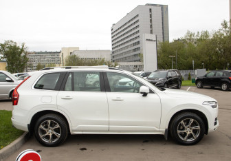 Подержанный автомобиль Volvo XC90 2019 года (3 фото)