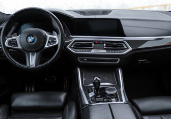 Подержанный автомобиль BMW X6 2021 года (10 фото)