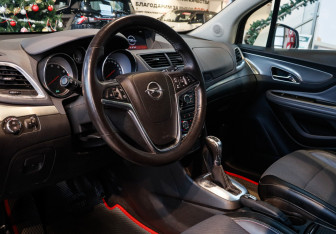 Подержанный автомобиль Opel Mokka 2014 года (16 фото)