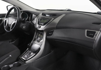 Подержанный автомобиль Hyundai Elantra Sedan 2013 года (7 фото)