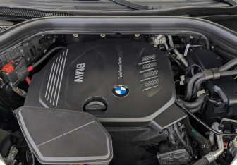 Подержанный автомобиль BMW X4 2022 года (9 фото)