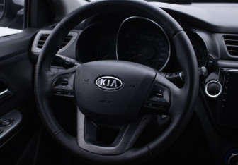 Подержанный автомобиль Kia Rio Sedan 2012 года (14 фото)