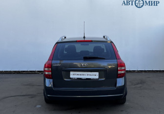 Подержанный автомобиль Kia Ceed Wagon 2008 года (6 фото)