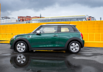 Подержанный автомобиль MINI Hatch 2021 года (8 фото)