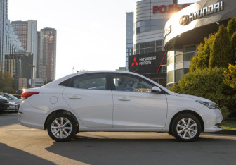 Подержанный автомобиль Changan Alsvin 2023 года (3 фото)