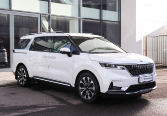 Подержанный автомобиль Kia Carnival 2020 года (3 фото)