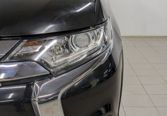 Подержанный автомобиль Mitsubishi Outlander 2016 года (17 фото)