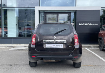 Подержанный автомобиль Renault Duster 2014 года (6 фото)