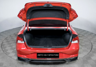 Подержанный автомобиль Hyundai Elantra Sedan 2021 года (13 фото)