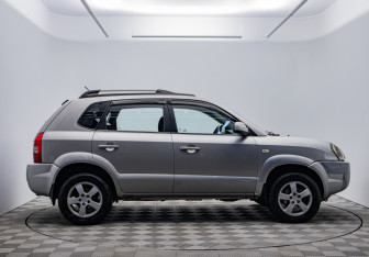 Подержанный автомобиль Hyundai Tucson 2007 года (4 фото)