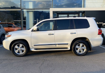 Подержанный автомобиль Toyota Land Cruiser Suv 2013 года (8 фото)