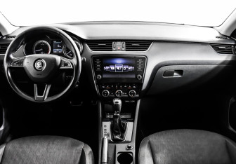 Подержанный автомобиль Skoda Octavia Liftback 2017 года (12 фото)