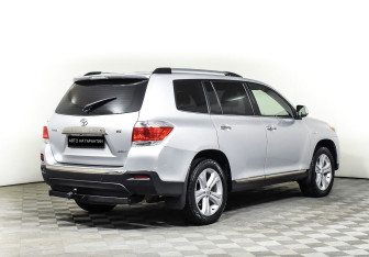 Подержанный автомобиль Toyota Highlander 2013 года (5 фото)