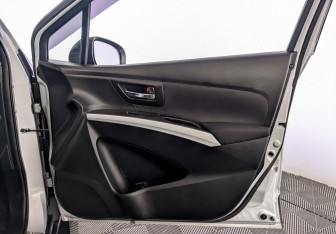 Подержанный автомобиль Suzuki SX4 Hatchback 2016 года (24 фото)