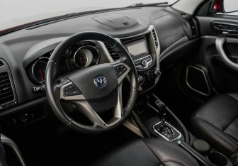 Подержанный автомобиль Changan CS35 2015 года (9 фото)