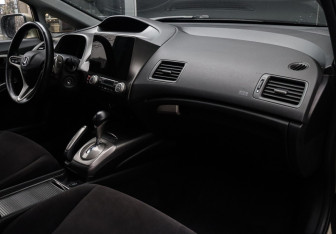 Подержанный автомобиль Honda Civic Sedan 2007 года (9 фото)