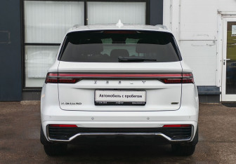 Подержанный автомобиль Geely Monjaro 2023 года (6 фото)