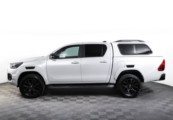 Подержанный автомобиль Toyota Hilux 2023 года (8 фото)